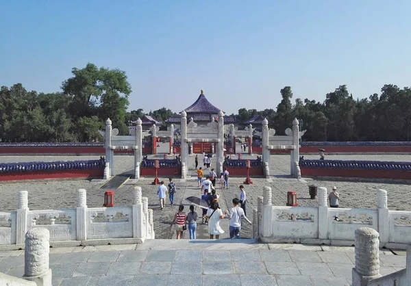 Touristen Besuchen Einen Historischen Aussichtspunkt Entlang Der Straße Von Zhongzhou — Stockfoto