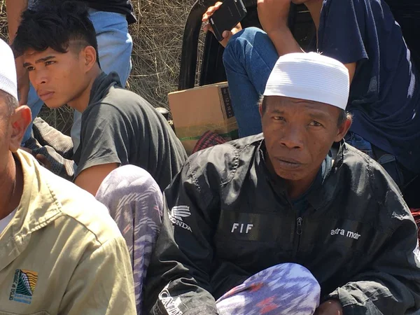 Lokale Mensen Worden Gezien Naast Het Puin Van Huizen Van — Stockfoto