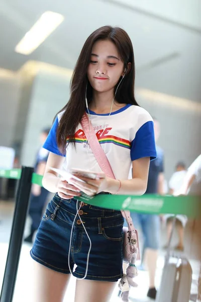 Cantora Atriz Chinesa Jingyi Chega Aeroporto Internacional Hongqiao Xangai Antes — Fotografia de Stock