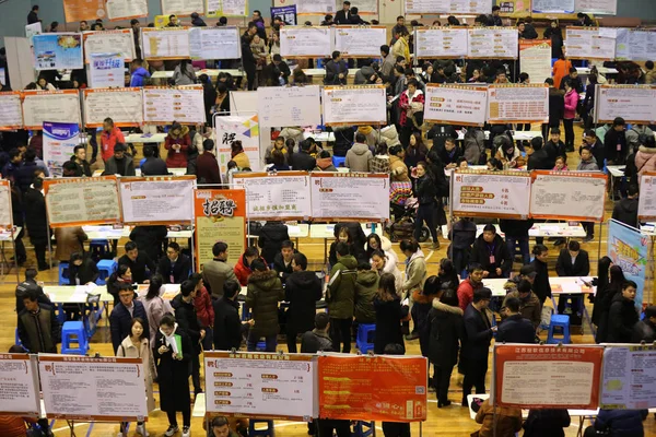 Les Demandeurs Emploi Chinois Cherchent Emploi Salon Emploi Dans Ville — Photo