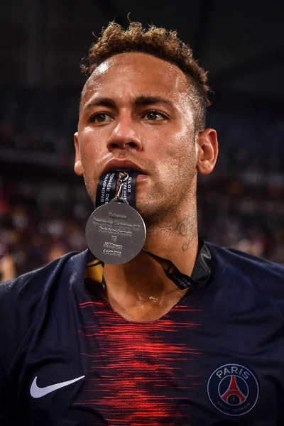 Neymar Von Paris Saint Germain Hält Die Meistermedaille Den Mund — Stockfoto