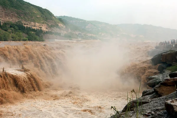 Les Touristes Visitent Cascade Hukou Rugissante Sur Fleuve Jaune Après — Photo