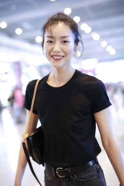 Chinese Model Liu Wen Arrives Shanghai Hongqiao International Airport Shanghai — Stock Photo, Image