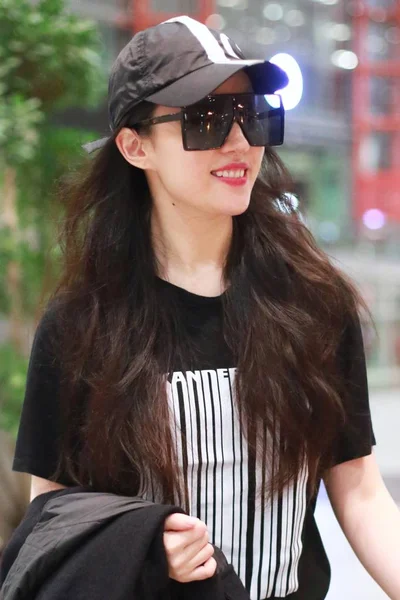 Atriz Chinesa Liu Yifei Chega Aeroporto Internacional Capital Pequim Pequim — Fotografia de Stock