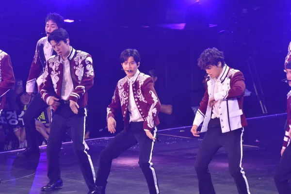 Membros Grupo Masculino Sul Coreano Exo Apresentam Durante Show Exo — Fotografia de Stock