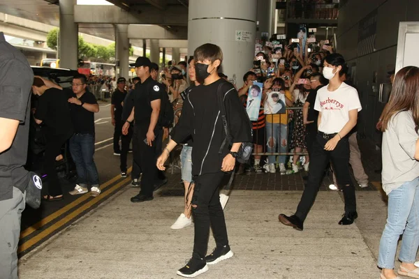 Miembros Del Grupo Chicos Surcoreanos Wanna One Llegan Aeropuerto Internacional —  Fotos de Stock