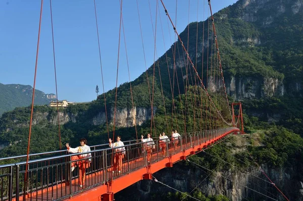 Λάτρεις Του Τάι Τσι Εξασκηθούν Στη Σκιά Πυγμαχία Taiji Taiji — Φωτογραφία Αρχείου