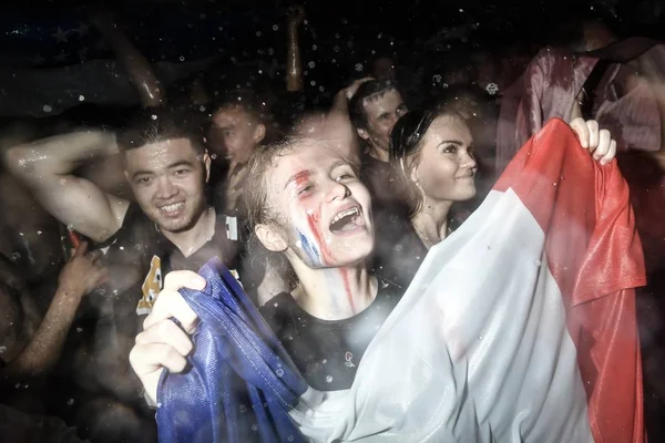 Francouzské Fanoušci Reagují Jak Dívat Hru Náměstí Porážce Francie Chorvatsko — Stock fotografie