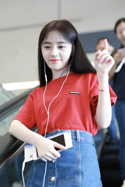 Cantora Atriz Chinesa Jingyi Chega Aeroporto Internacional Hongqiao Xangai Antes — Fotografia de Stock