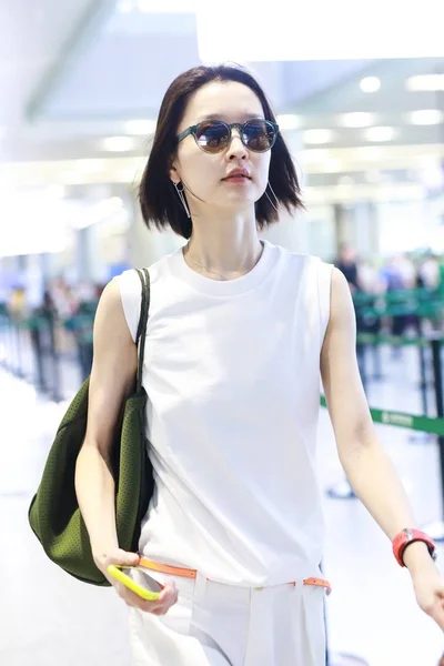 Chinese Supermodel Juan Afgebeeld Een Luchthaven Shanghai China Augustus 2018 — Stockfoto