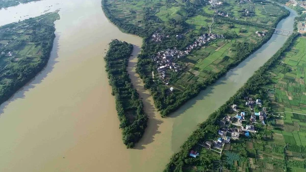 Una Vista Aérea Del Agua Fangosa Reunión Del Río Rongjiang — Foto de Stock