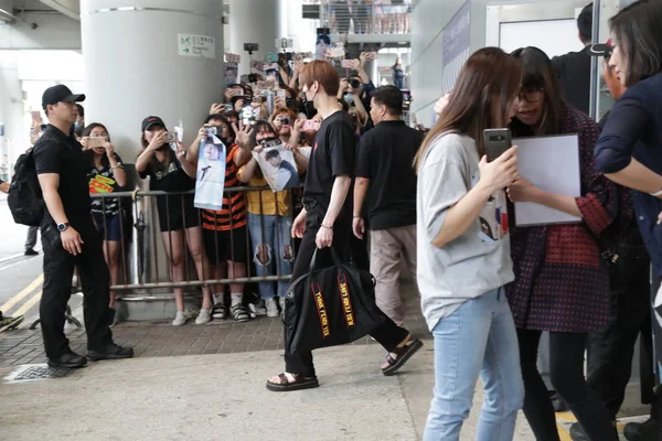 Mitglieder Der Südkoreanischen Boygroup Wanna One Kommen Internationalen Flughafen Von — Stockfoto