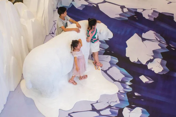 Vue Iceberg Arctique Fusion Exposé Exposition Art Thématique Too Hot — Photo
