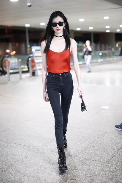 Das Chinesische Model Mengyao Besser Bekannt Als Ming Gekleidet Ein — Stockfoto