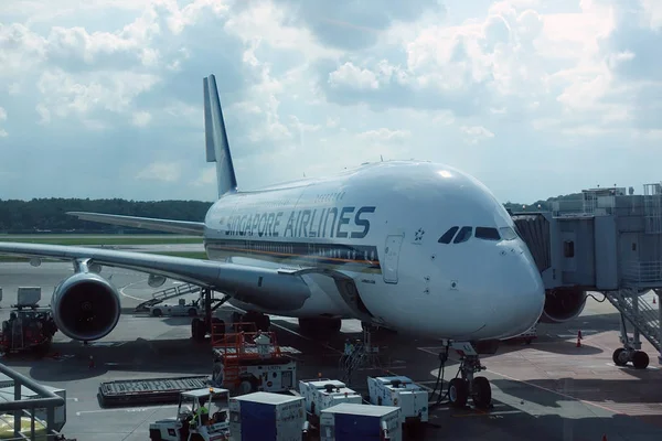 Egy Sugárhajtású Repülőgép Singapore Airlines Képen Lévő Repülőtéren Sanghaj Kína — Stock Fotó