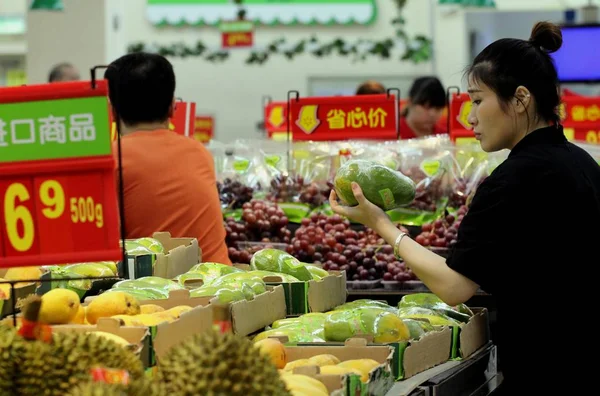 Cliente Compra Fruta Supermercado Ciudad Nanjing Provincia Jiangsu Este China —  Fotos de Stock