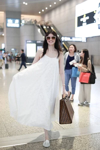 Modelo Chino Sui Fotografiado Aeropuerto Shanghai China Julio 2018 —  Fotos de Stock