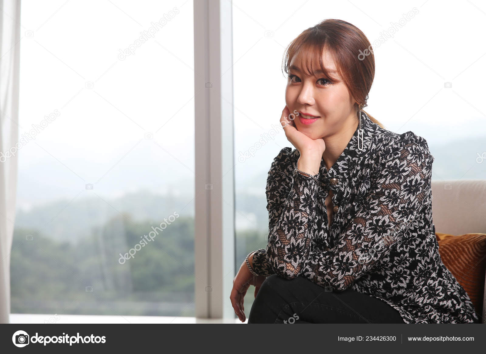 South Korean Singer Hwang Sun Poses Photos Exclusive Interview Taipei