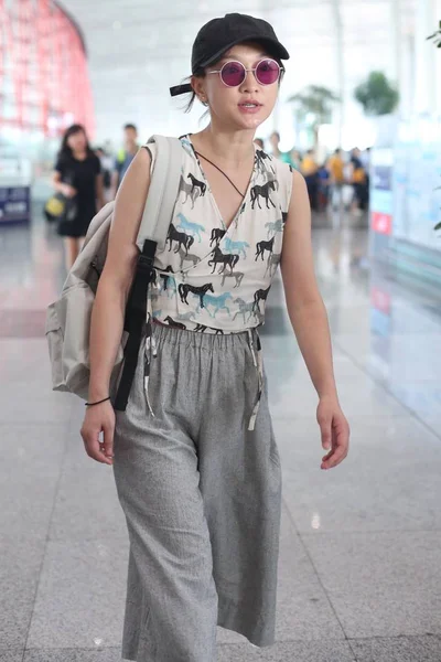 8月4日 中国女星周迅抵达中国北京首都国际机场时 — 图库照片