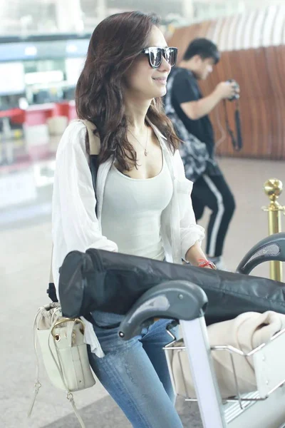 Attrice Cinese Americana Celina Jade Arriva All Aeroporto Internazionale Shanghai — Foto Stock