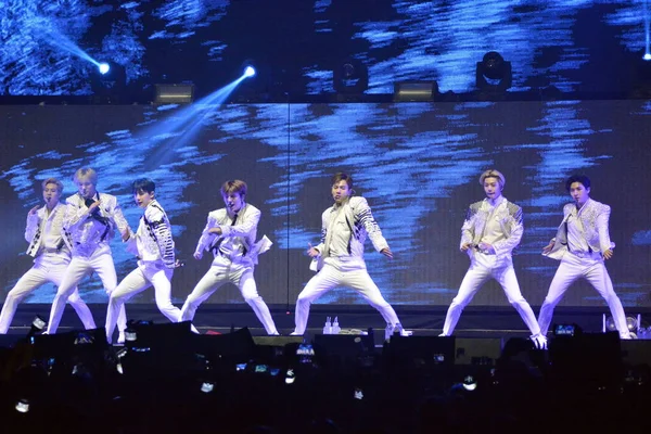 Les Membres Boys Group Sud Coréen Monsta Produisent Lors Concert — Photo