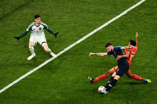 Mousa Dembele Belgien Rätt Utmanar Olivier Giroud Frankrike Sin Semifinal — Stockfoto