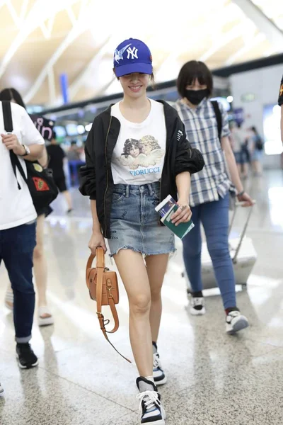 Tayvanlı Şarkıcı Jolin Tsai Shanghai Pudong Uluslararası Havaalanı Kalkış Ağustos — Stok fotoğraf