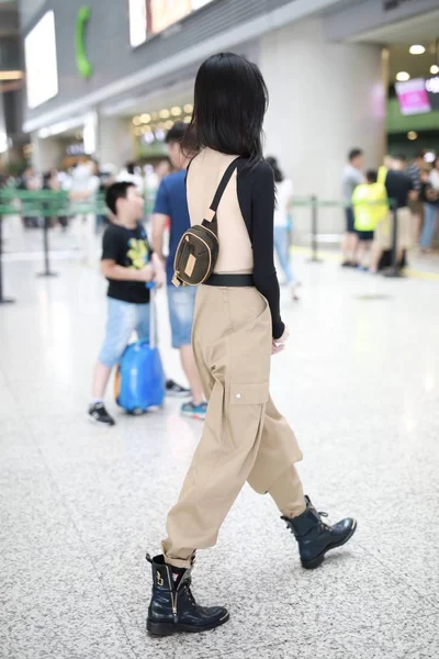Modelo Chinês Mengyao Mais Conhecido Como Ming Retratado Aeroporto Xangai — Fotografia de Stock