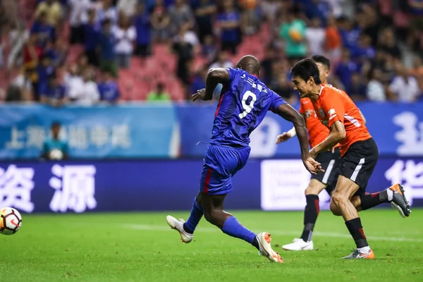 Futbolista Senegalés Demba Izquierda Shanghai Groenlandia Shenhua Lanza Pelota Contra — Foto de Stock