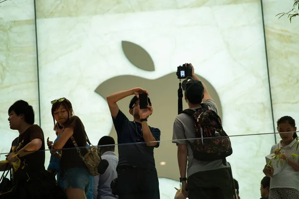 Клієнти Відвідують Центральний Магазин Apple Cotai Макао Китай Липня 2018 — стокове фото