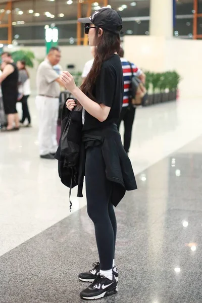 Atriz Chinesa Liu Yifei Chega Aeroporto Internacional Capital Pequim Pequim — Fotografia de Stock