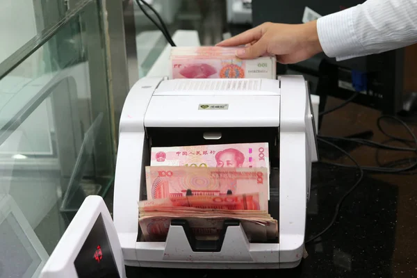 Escriturário Chinês Conta Notas Rmb Renminbi Yuan Banco Cidade Nantong — Fotografia de Stock