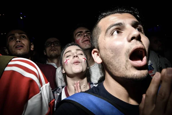 Torcedores Inglaterra Reagem Enquanto Assistem Jogo Semifinal Entre Inglaterra Croácia — Fotografia de Stock