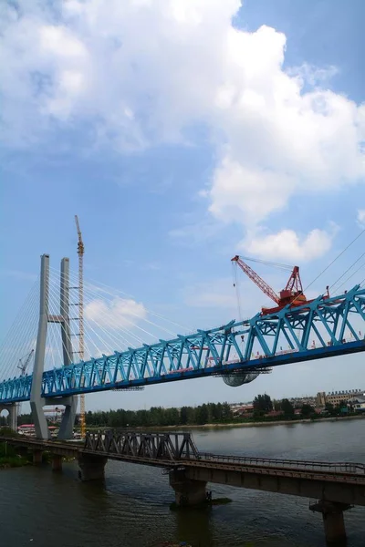 Trabalhadores Chineses Celebram Após Duas Seções Ponte Ferroviária Xinyang Seção — Fotografia de Stock