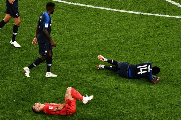 Eden Hazard Belgii Przód Blaise Matuidi Francji Leżą Ziemi Wpadł — Zdjęcie stockowe