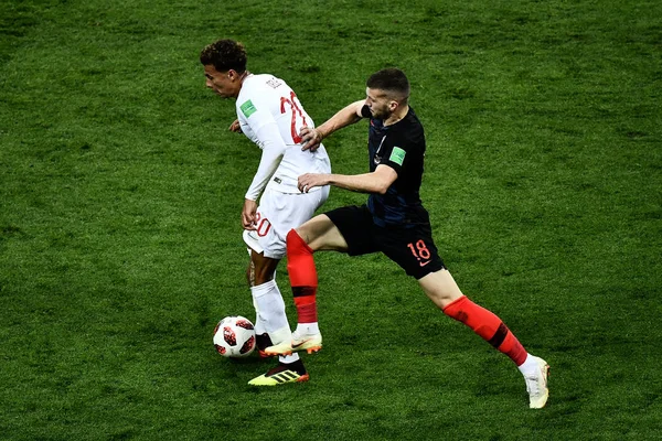 Dele Alli Aus England Links Fordert Ante Rebic Aus Kroatien — Stockfoto