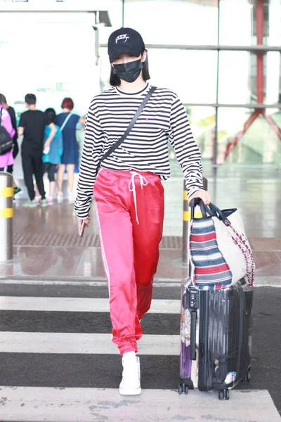 Chanteuse Actrice Chinoise Victoria Song Song Qian Arrive Aéroport International — Photo