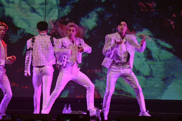 Membros Grupo Masculino Sul Coreano Monsta Apresentam Durante Show Monsta — Fotografia de Stock