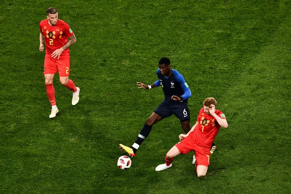 Kevin Bruyne Bélgica Derecha Desafía Paul Pogba Francia Partido Semifinales — Foto de Stock