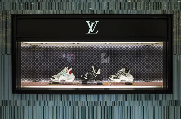 Vista Los Zapatos Exhibidos Una Boutique Louis Vuitton Ciudad Wuhan — Foto de Stock