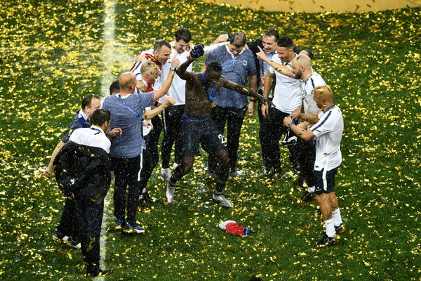 フランスのチーム メンバーを祝うフランス 2018 Fifa ワールド カップ モスクワ ロシア 2018 日の最終戦にクロアチアを破った後 — ストック写真