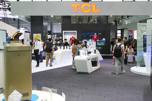 Människor Besöker Montern Kinesiska Elektronik Jätte Tcl Corp 2018 International — Stockfoto