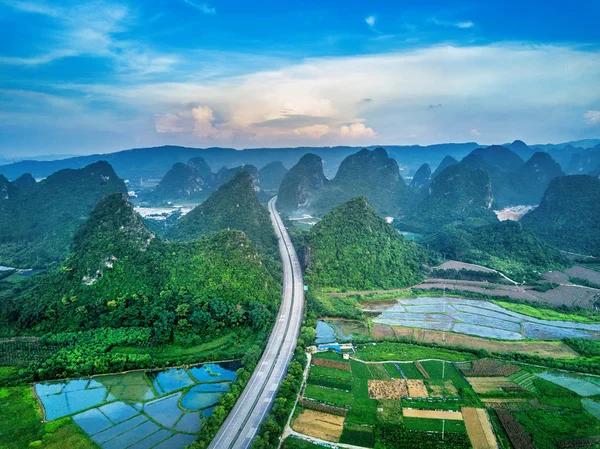 Landschaft Der Schnellstraße Sanjiang Beihai Durch Berge Und Felder Vorort — Stockfoto