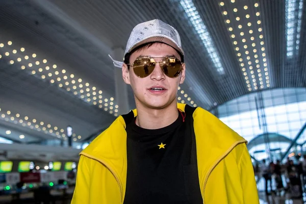 Kinesiska Simning Star Sun Yang Avbildas Guangzhou Baiyun International Airport — Stockfoto