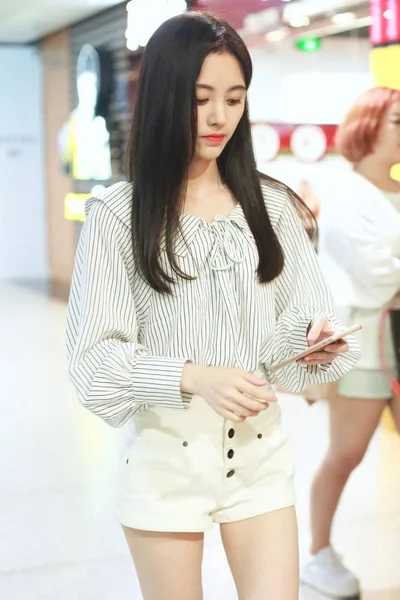 Cantante Attrice Cinese Jingyi Arriva All Aeroporto Internazionale Beijing Capital — Foto Stock