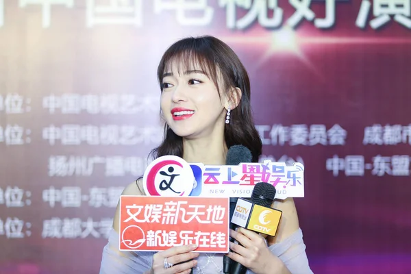 Actrice Chinoise Jinyan Est Interviewée Lors Cérémonie Remise Des Prix — Photo