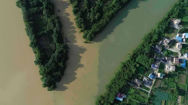 Uma Vista Aérea Água Lamacenta Rio Rongjiang Reunião Com Rio — Fotografia de Stock