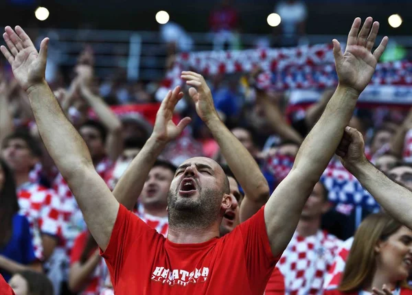 Croatian Football Fans Cheer Show Support Croatia Semifinal Match England — Stock Photo, Image