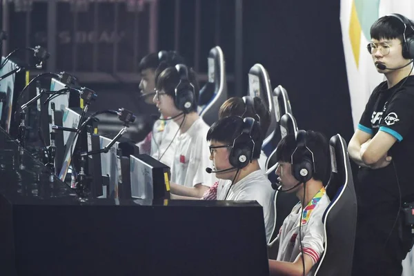 Збірна Китаю Кіберспорту Змагаються Південною Кореєю Фіналі Турніру Кіберспорту Ліги — стокове фото