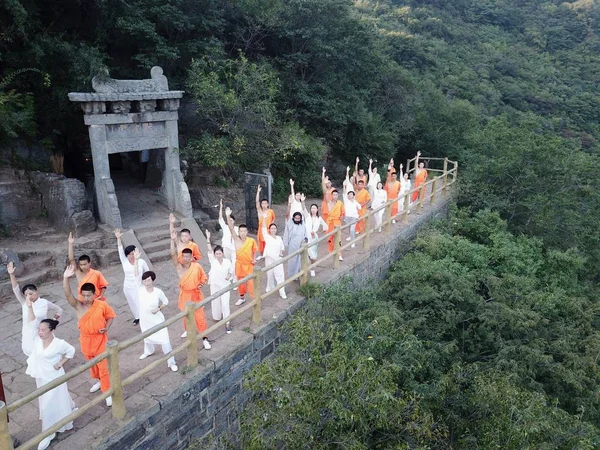 Deze Luchtfoto Yoga Van Praktijk Van Yoga Liefhebbers Shaolin Studenten — Stockfoto